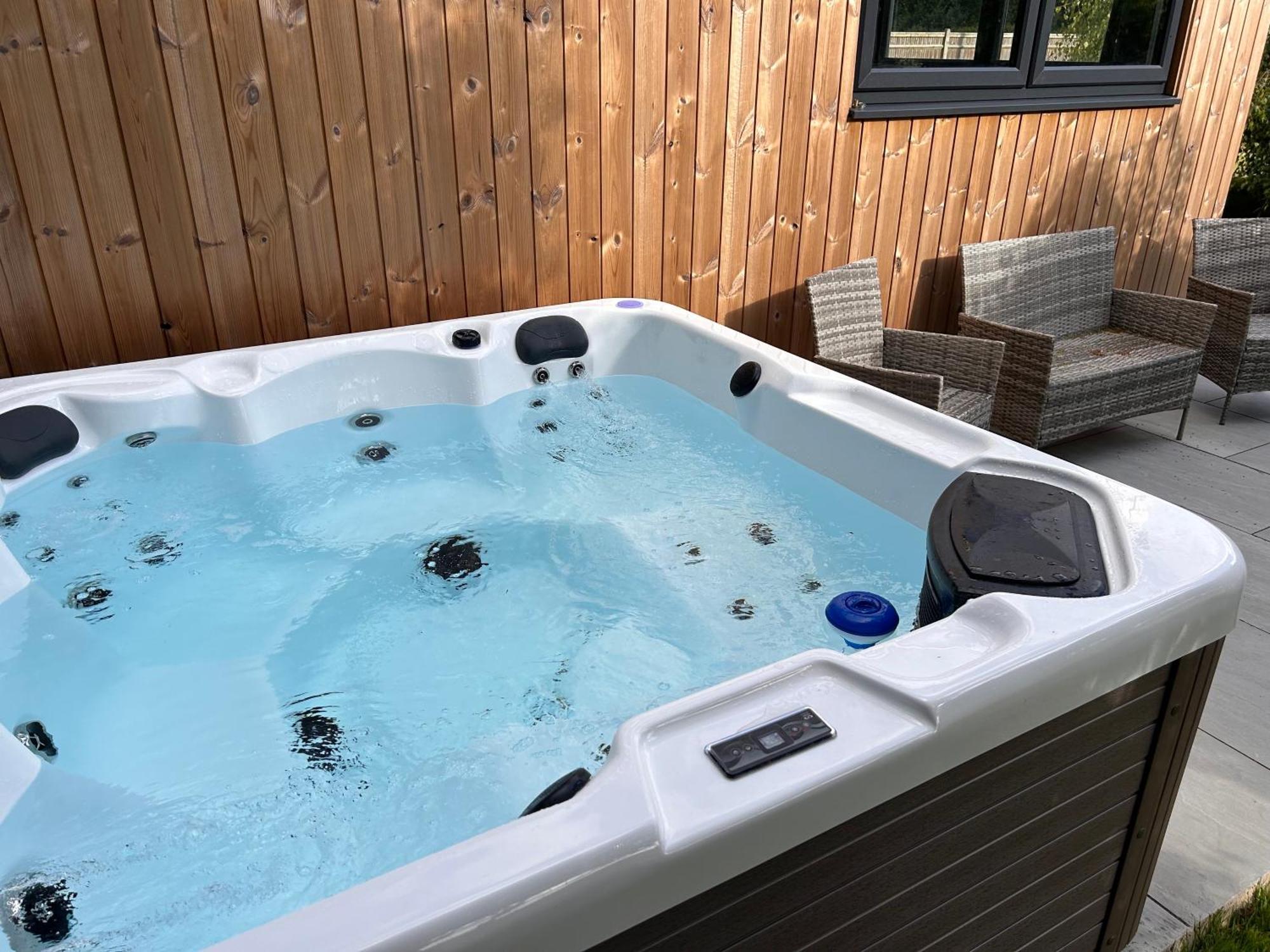 Court Lane Stables - Premium Rural Retreat With Hot Tub