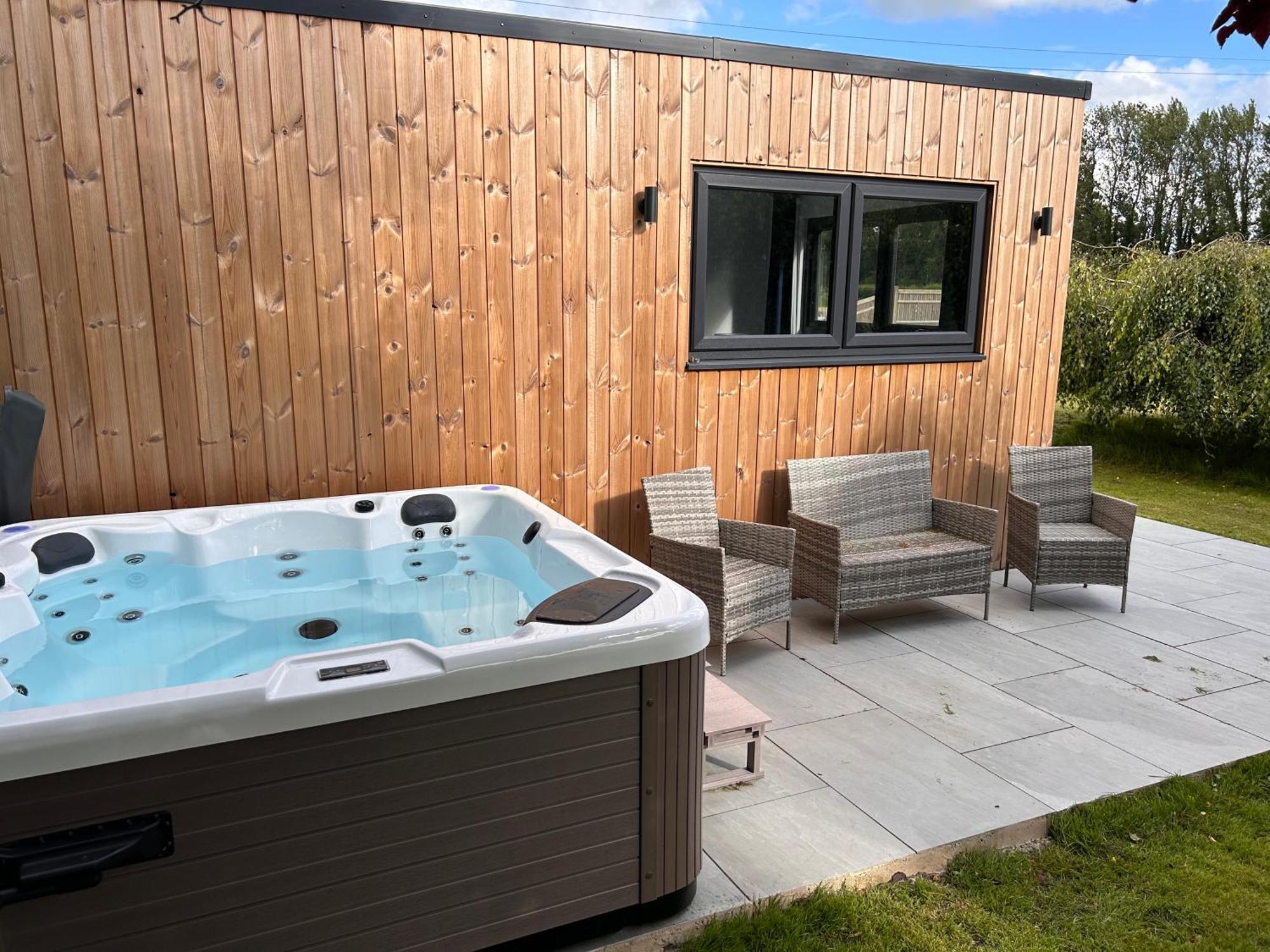 Court Lane Stables - Premium Rural Retreat With Hot Tub Hadlow